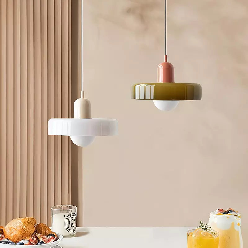 Skanto | Bunte Pendelleuchte im Bauhaus-Stil - StiloGlas