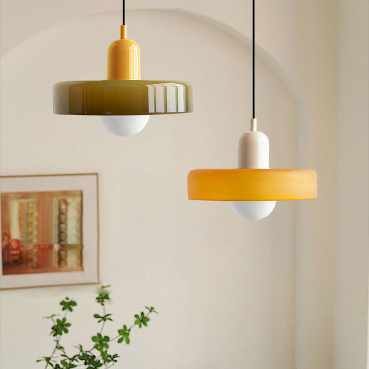 Skanto | Bunte Pendelleuchte im Bauhaus-Stil - StiloGlas