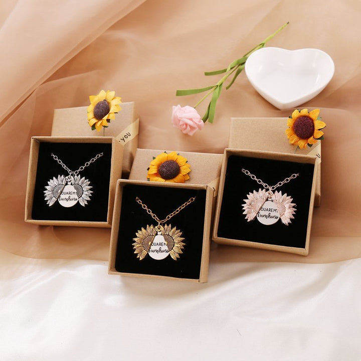 Skanto | „You Are My Sunshine“ Sonnenblumen-Anhänger (doppelt graviert)