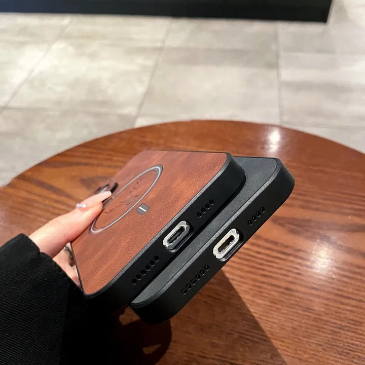 Skanto | Luxuriöse Hirschleder Apple iPhone Hülle | Magnetische Handyhülle, Kabellose Hülle, MagSafe, Kabelloses Laden, Schutzhülle, Cover für iPhone 15, 14, 13 Pro Max Plus