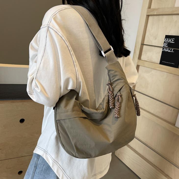 Skanto | EVERCARRY – Nylon-Umhängetasche mit intelligenten Fächern für den täglichen Gebrauch