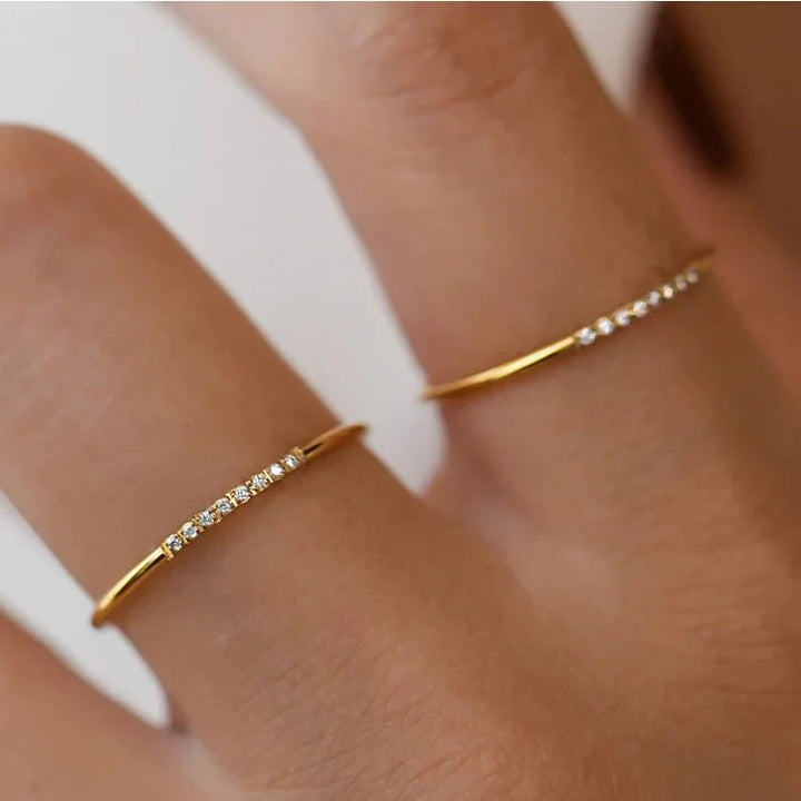 Skanto | Zierlicher dünner gesprenkelter Diamantring