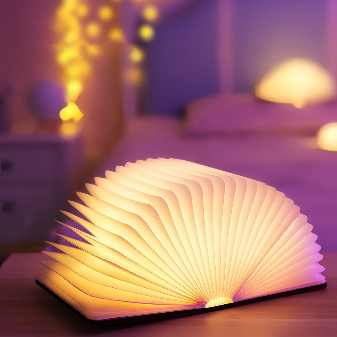 Skanto | 📖 Buchlampe aus Holz – Schreibtischlampe, Geschenk, Dekoleuchte
