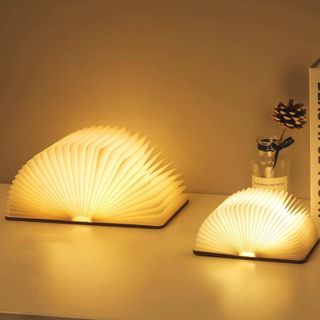 Skanto | 📖 Buchlampe aus Holz – Schreibtischlampe, Geschenk, Dekoleuchte