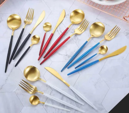 Skanto | LUXURIÖSES UNBEHANDELTES STAHL 24-TEILIGES GOLD-SILBER BESTECKSSET