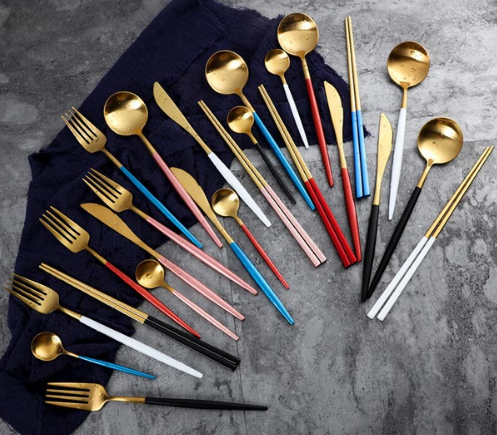 Skanto | LUXURIÖSES UNBEHANDELTES STAHL 24-TEILIGES GOLD-SILBER BESTECKSSET