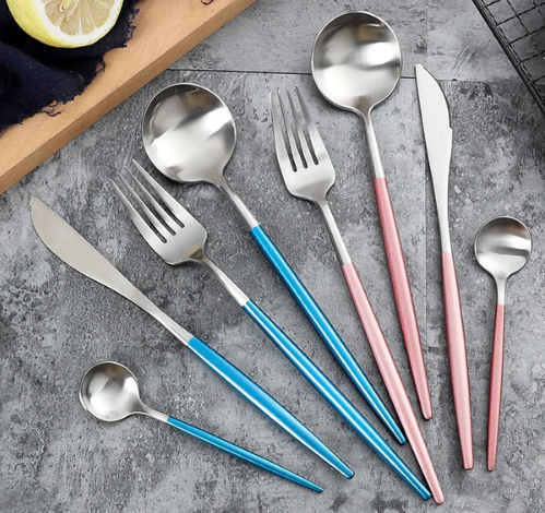 Skanto | LUXURIÖSES UNBEHANDELTES STAHL 24-TEILIGES GOLD-SILBER BESTECKSSET