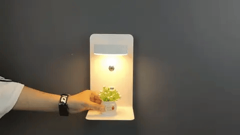 Skanto | LED-Wandlampe mit Ablage | Sanftes Licht, modernes Design & ideal zur Schaffung einer festlichen Atmosphäre im Schlafzimmer
