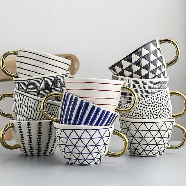 Skanto | Tasse mit abstraktem geometrischem Muster und Goldgriff