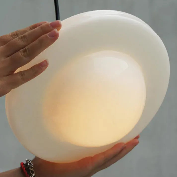 LumiNéo – Moderne geometrische Pendelleuchte aus Milchglas
