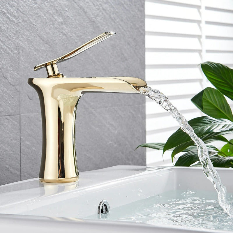 Skanto | Moderne Wasserfall-Badarmatur – Stilvolles Design & eleganter Wasserfluss