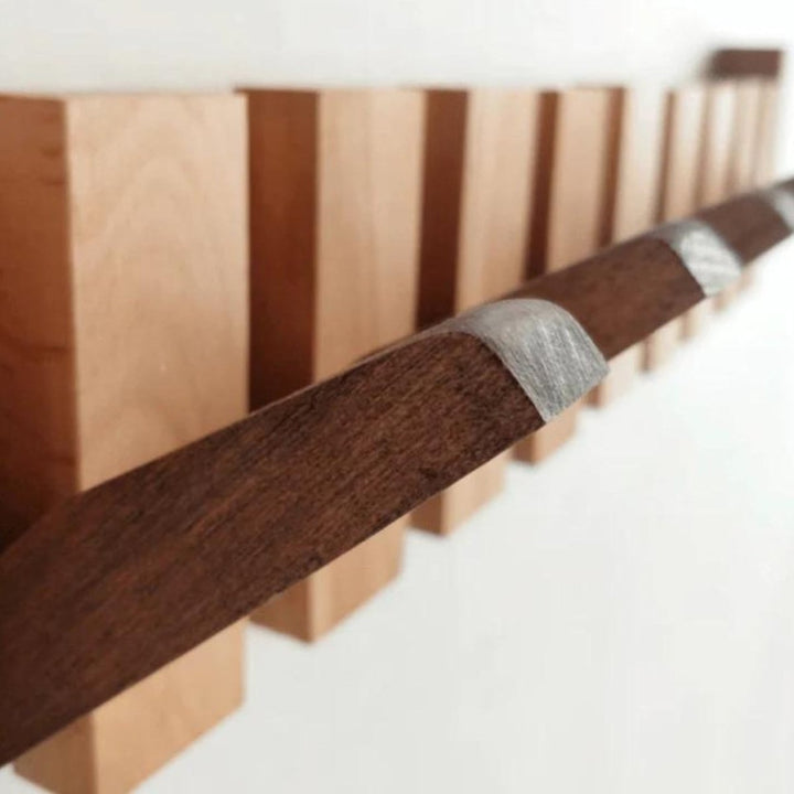 Skanto | Handgemachte Garderobe aus Holz im Klavierdesign | Einzigartiges Design mit 4-10 Haken für Flur, Schlafzimmer & Büro