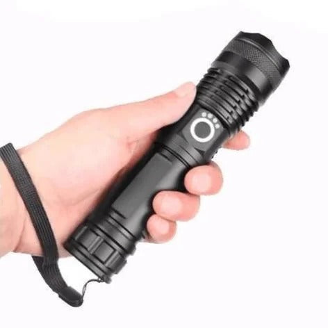 Skanto | Leistungsstarke Taschenlampe mit 90.000 Lumen