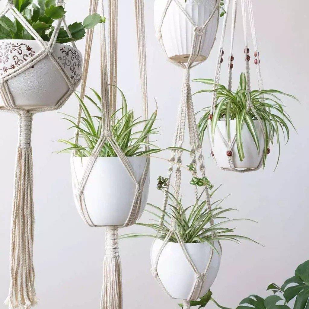 Skanto | 4-teiliges handgefertigtes Boho Makramee Pflanzenhänger-Set