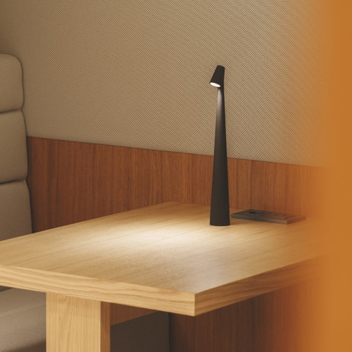 Skanto | Skulpturale Tischlampe