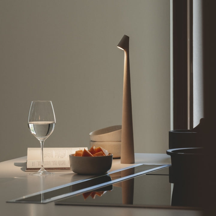 Skanto | Skulpturale Tischlampe