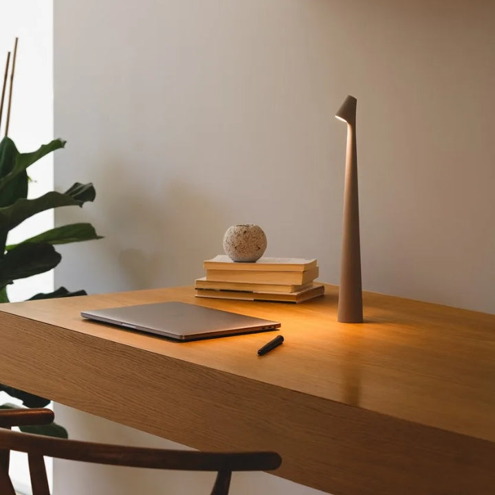 Skanto | Skulpturale Tischlampe