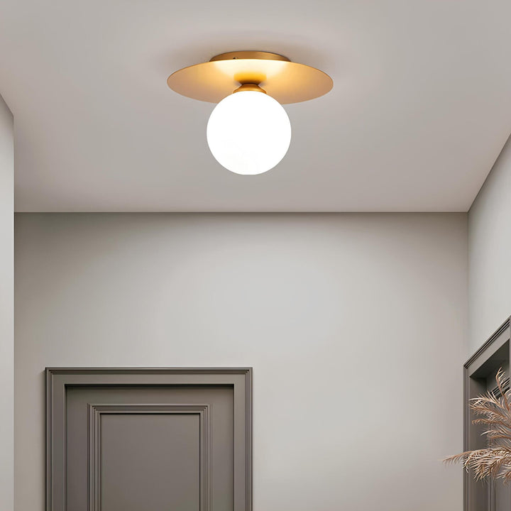 Skanto | LumiNoble | Zeitloser Kronleuchter mit goldenem LED-Kugel-Design