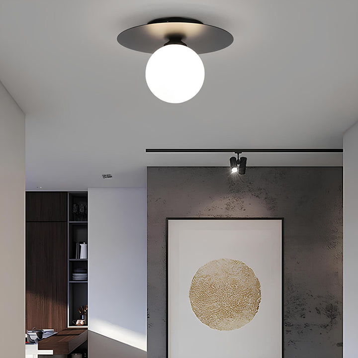 Skanto | LumiNoble | Zeitloser Kronleuchter mit goldenem LED-Kugel-Design