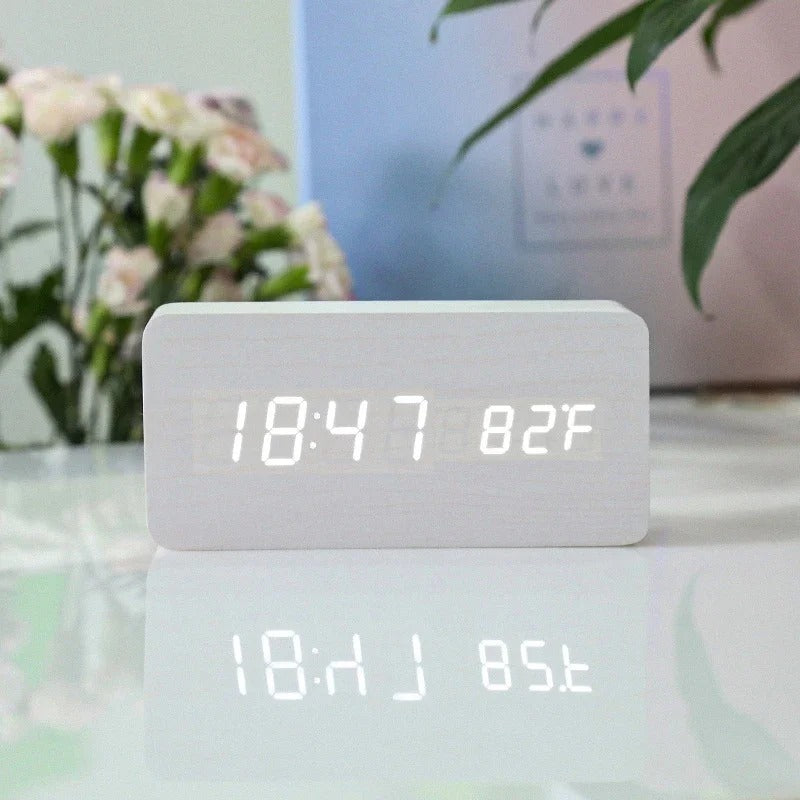 Skanto | Minimalistische LED-Uhr | Holz