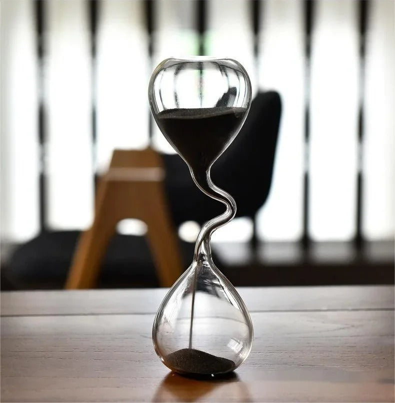 Skanto | Geschwungene schwarze Sanduhr | Glas