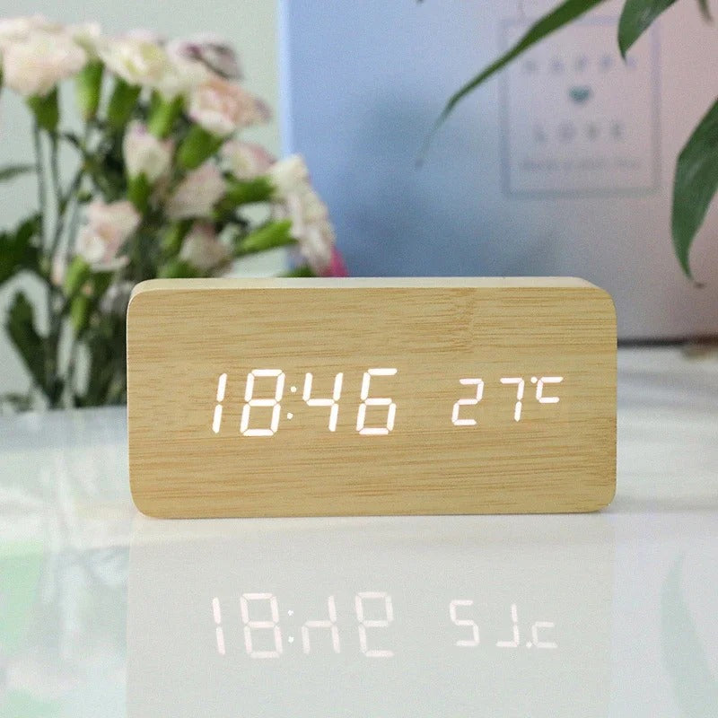 Skanto | Minimalistische LED-Uhr | Holz