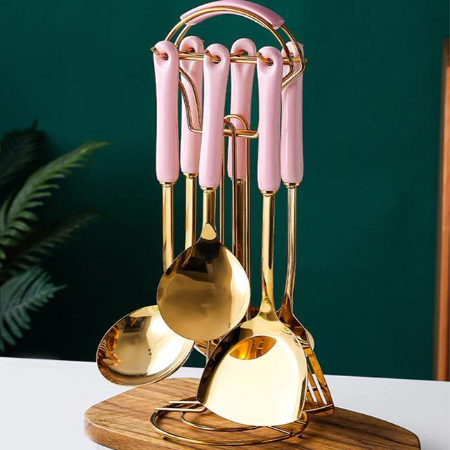 Skanto | Goldene Küchenutensilien mit Ständer