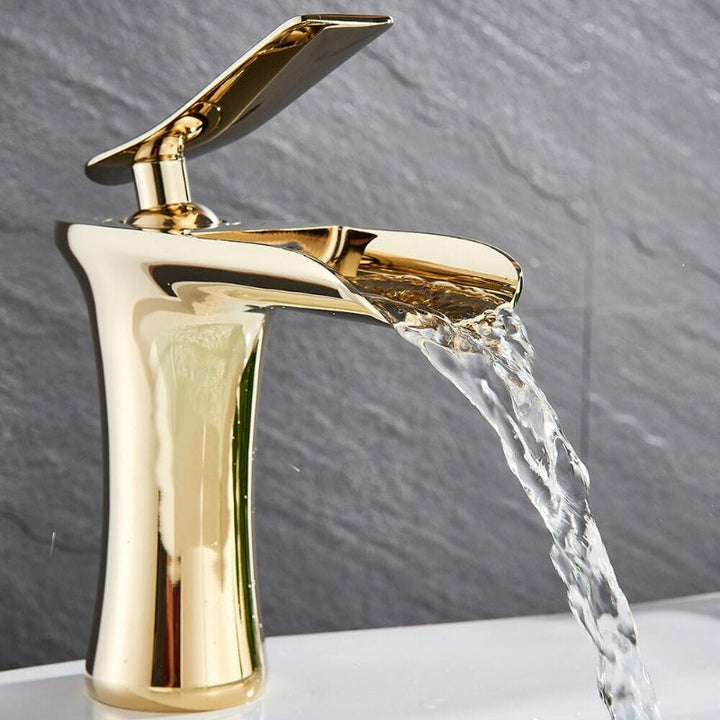 Skanto | Moderne Wasserfall-Badarmatur – Stilvolles Design & eleganter Wasserfluss