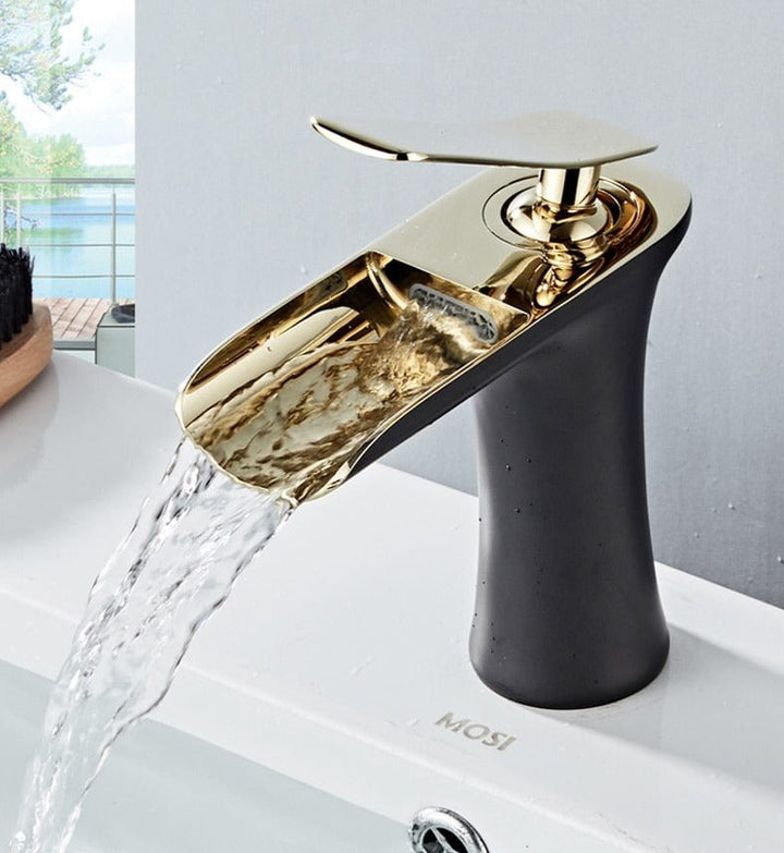 Skanto | Moderne Wasserfall-Badarmatur – Stilvolles Design & eleganter Wasserfluss