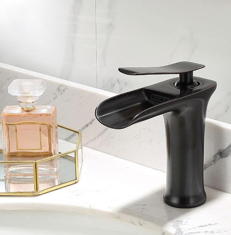 Skanto | Moderne Wasserfall-Badarmatur – Stilvolles Design & eleganter Wasserfluss