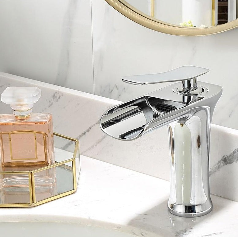 Skanto | Moderne Wasserfall-Badarmatur – Stilvolles Design & eleganter Wasserfluss