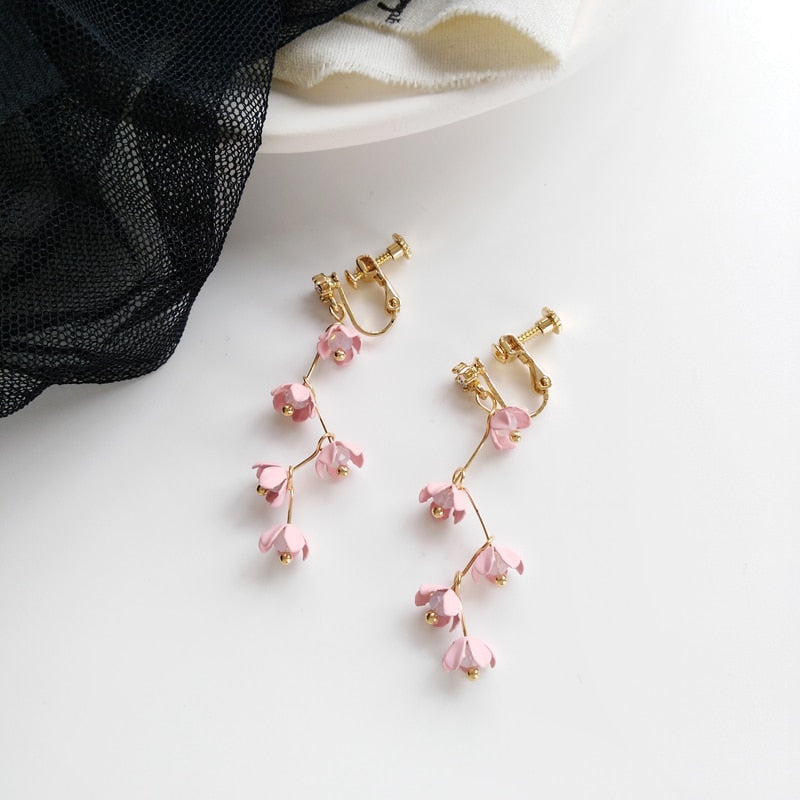 Skanto | Lange Strass-Kristall-Pink-Sakura-Blume mit Zirkon-Clip-Ohrringen