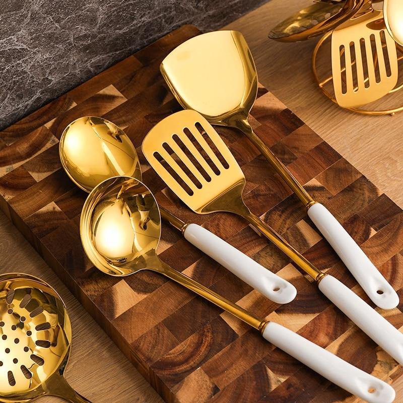 Skanto | Goldene Küchenutensilien mit Ständer