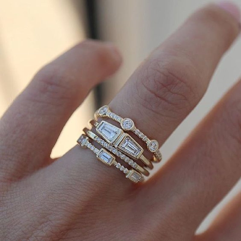 Skanto | Geometrisches Goldfarbenes Kombinations-Ring-Set mit runden Zirkonkristallen