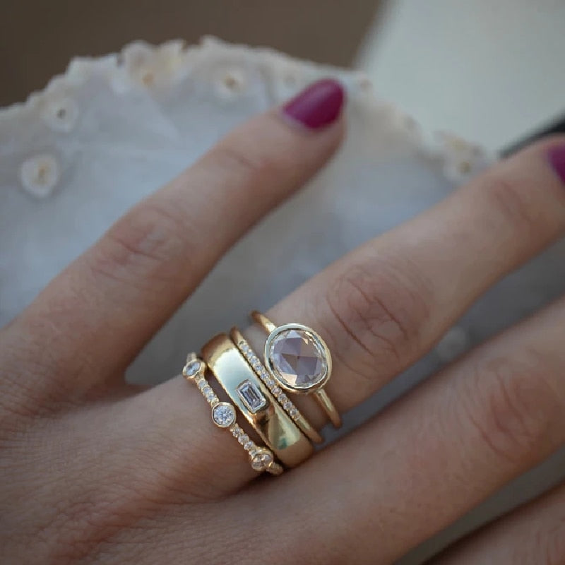 Skanto | Geometrisches Goldfarbenes Kombinations-Ring-Set mit runden Zirkonkristallen