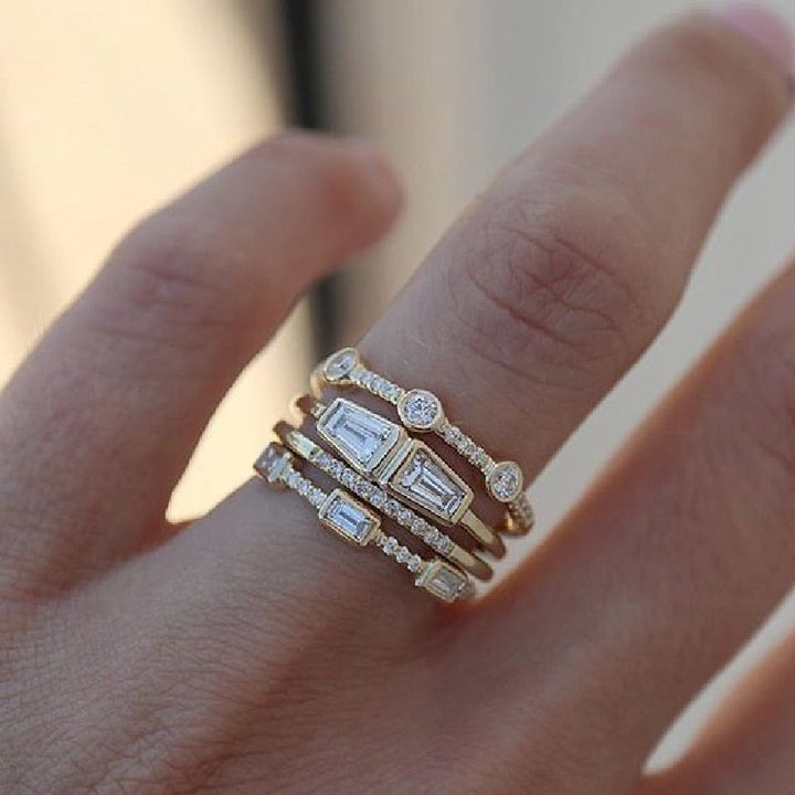 Skanto | Geometrisches Goldfarbenes Kombinations-Ring-Set mit runden Zirkonkristallen