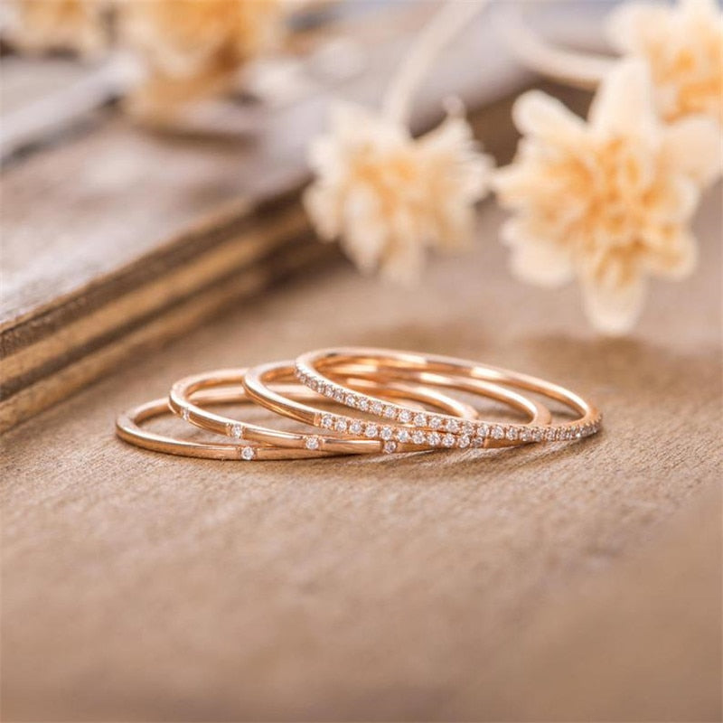 Skanto | Geometrisches Goldfarbenes Kombinations-Ring-Set mit runden Zirkonkristallen