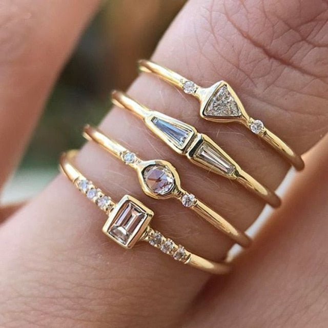 Skanto | Geometrisches Goldfarbenes Kombinations-Ring-Set mit runden Zirkonkristallen