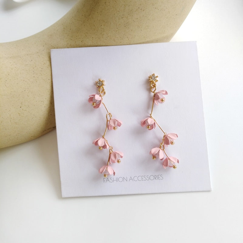 Skanto | Lange Strass-Kristall-Pink-Sakura-Blume mit Zirkon-Clip-Ohrringen
