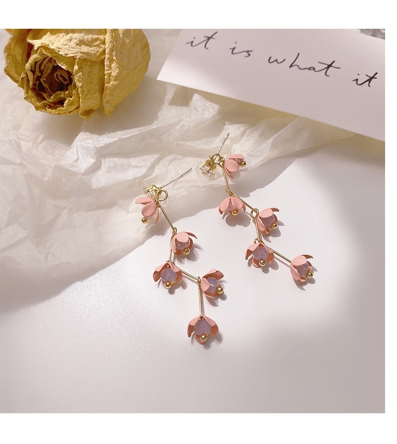 Skanto | Lange Strass-Kristall-Pink-Sakura-Blume mit Zirkon-Clip-Ohrringen