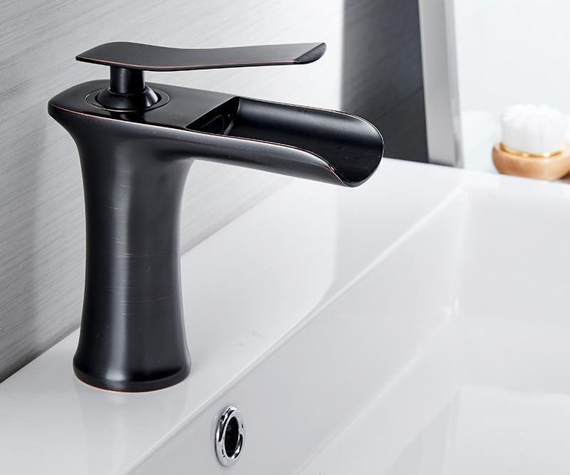 Skanto | Moderne Wasserfall-Badarmatur – Stilvolles Design & eleganter Wasserfluss