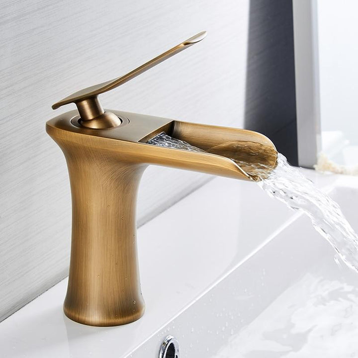 Skanto | Moderne Wasserfall-Badarmatur – Stilvolles Design & eleganter Wasserfluss