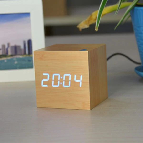 Skanto | Cube Digitale Tischuhr Moderne Inneneinrichtung
