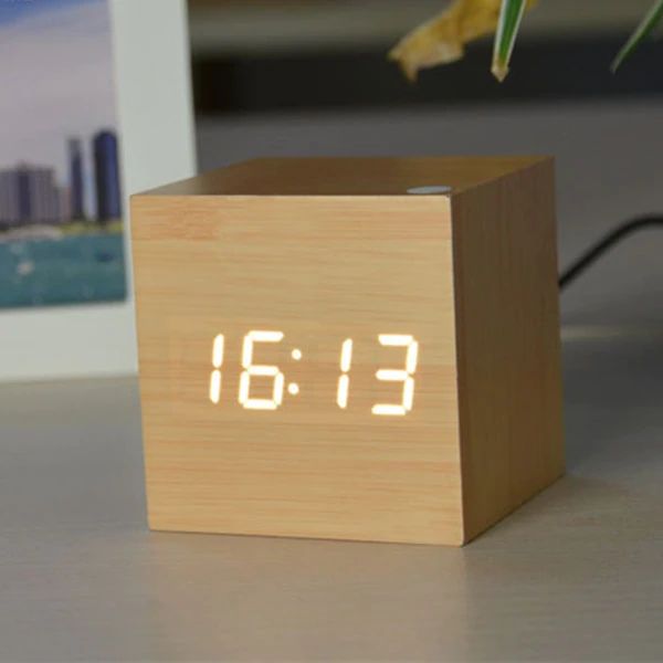 Skanto | Cube Digitale Tischuhr Moderne Inneneinrichtung