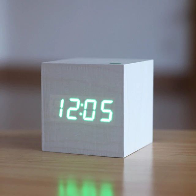 Skanto | Cube Digitale Tischuhr Moderne Inneneinrichtung