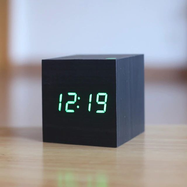 Skanto | Cube Digitale Tischuhr Moderne Inneneinrichtung