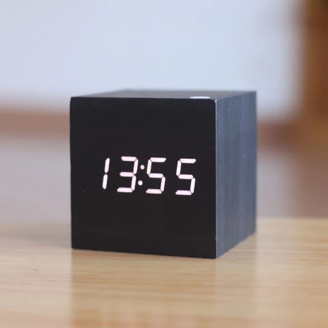 Skanto | Cube Digitale Tischuhr Moderne Inneneinrichtung