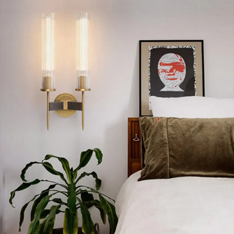 Skanto | Möni | Moderne Wandleuchte mit geripptem Glas und Messing-Finish