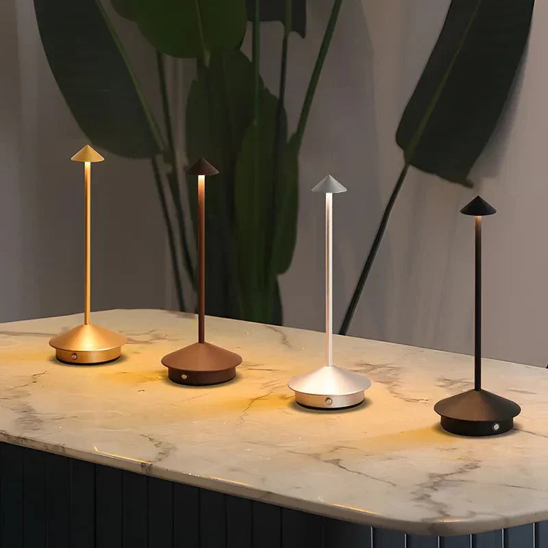 Skanto | Elegante wiederaufladbare Metall-Tischlampe