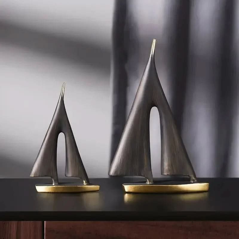 Skanto | Minimalistisches dekoratives Segelboot-Ornament für die Heimdekoration